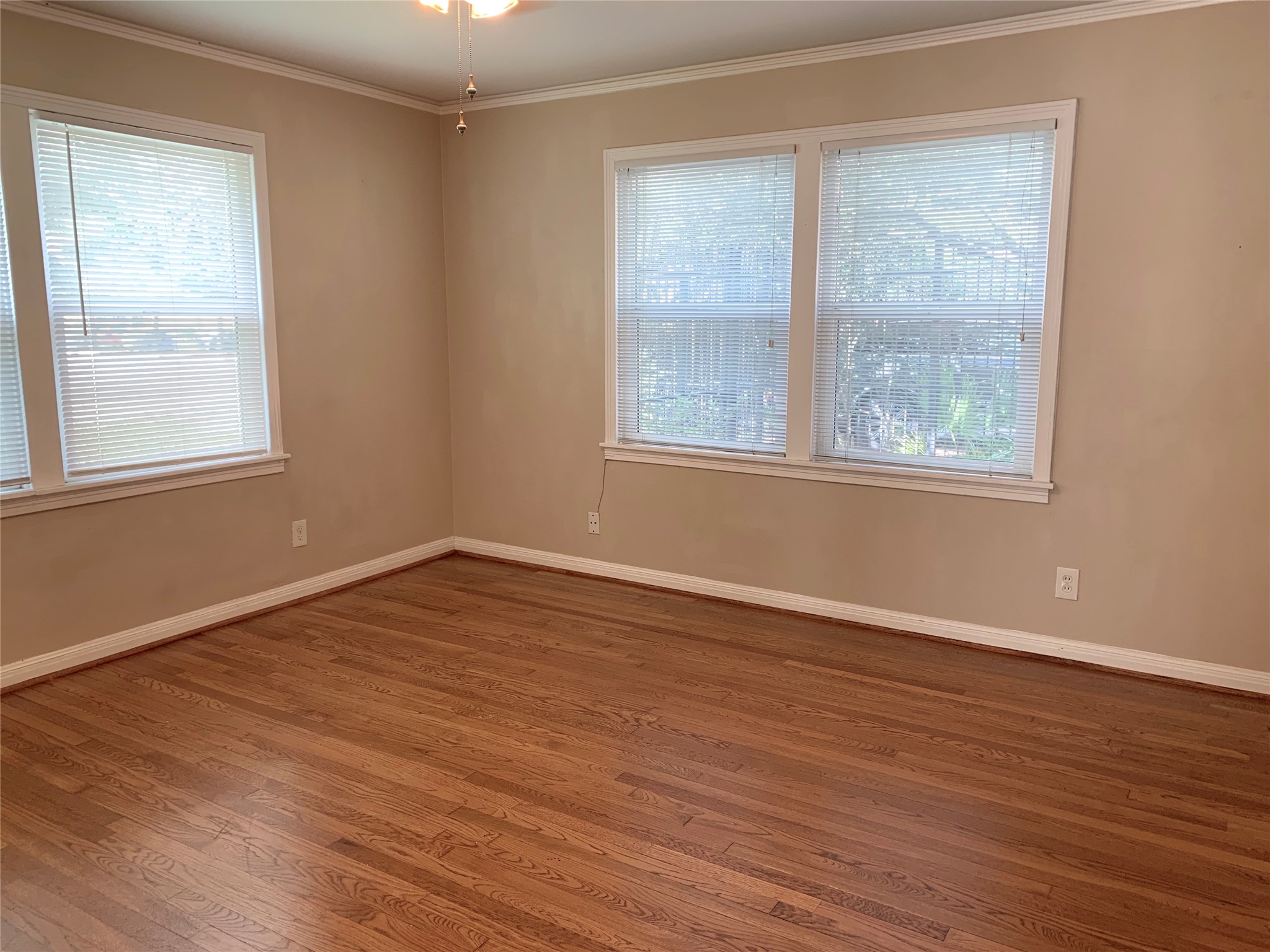 307 Avondale Street, Unit 1 Houston, TX 77006 - Photo 16 of 22 View of Primary bedroom with lots of windows. & ceiling fan. Bedroom has 2 closets! White blinds & curtain rods.