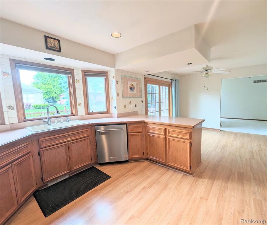 421 Buttercup Drive Rochester Hills, MI 48307 - Photo 8 of 21