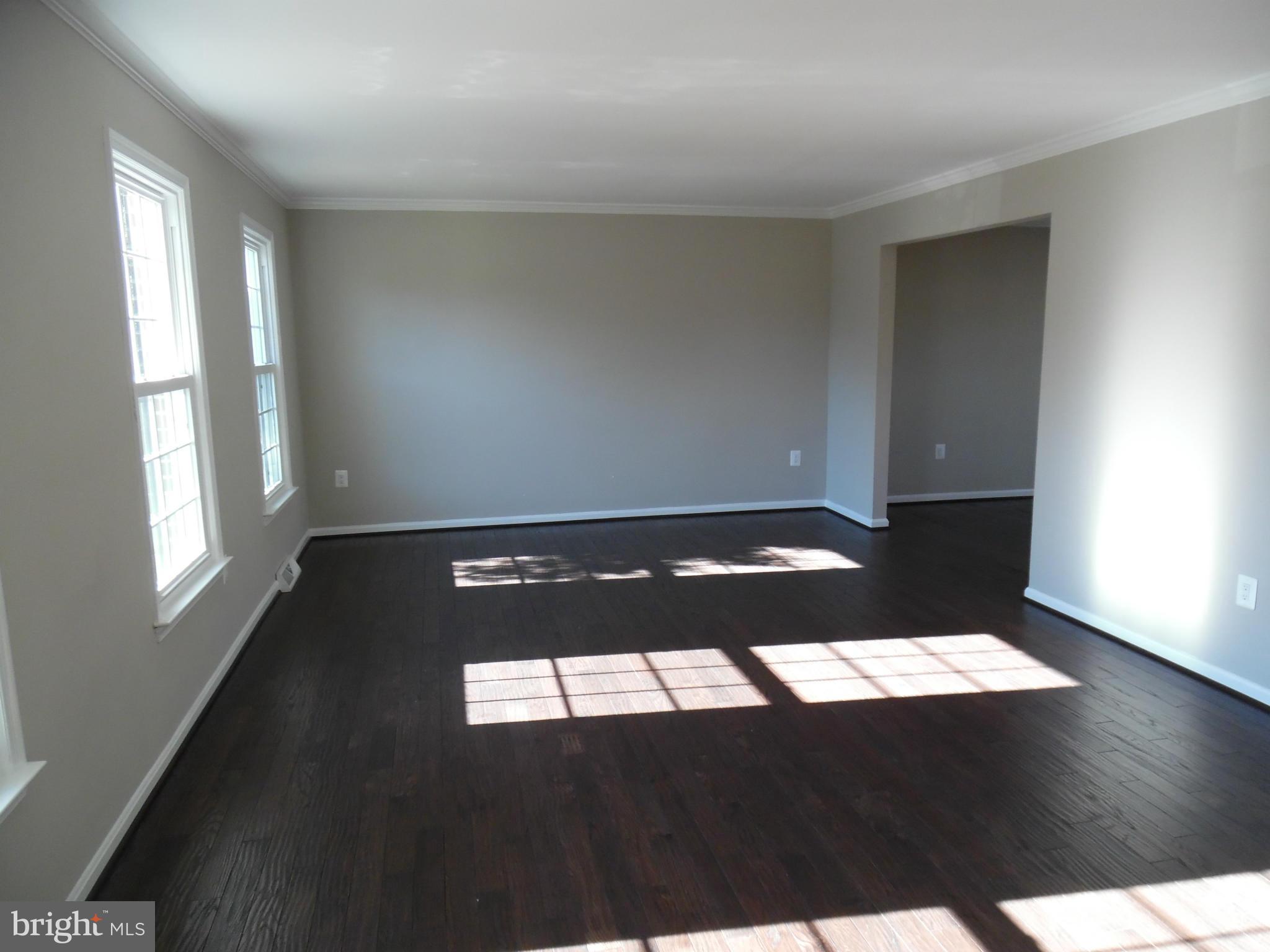 8804 Shadowlake Way Springfield, VA 22153 - Photo 3 of 23 Living Room