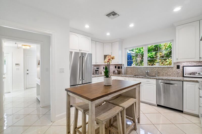 241 List Road Palm Beach, FL 33480 - Photo 28 of 62 Kitchen