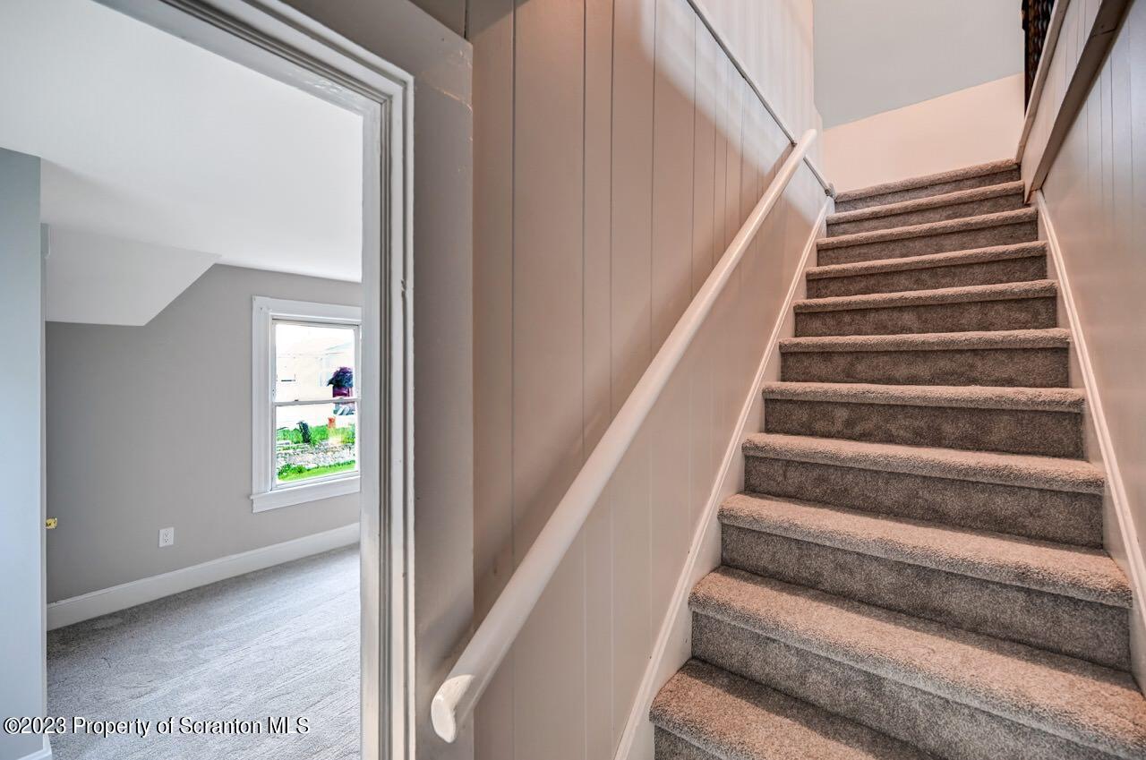 915 Ridge Avenue Scranton, PA 18510 - Photo 31 of 39 a view of entryway