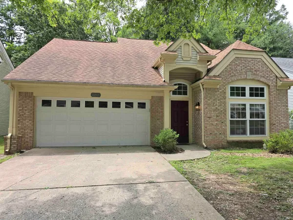 $359,900 | 2218 South Bent Tree Drive, Bloomington, IN 47401