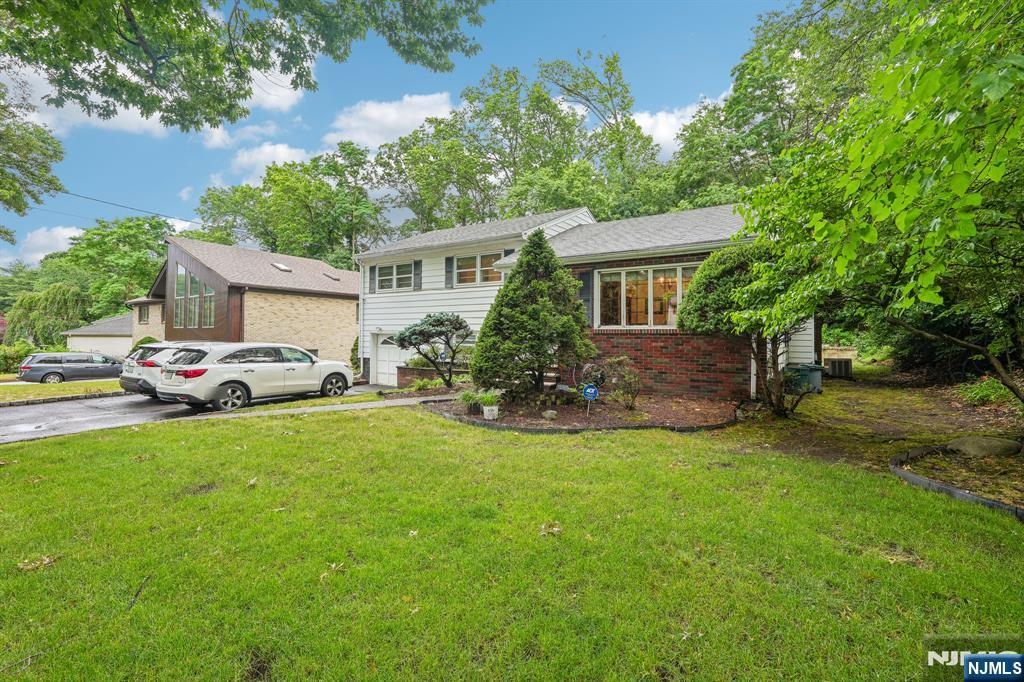 108 Morningside Road Paramus, NJ 07652 - Photo 3 of 45