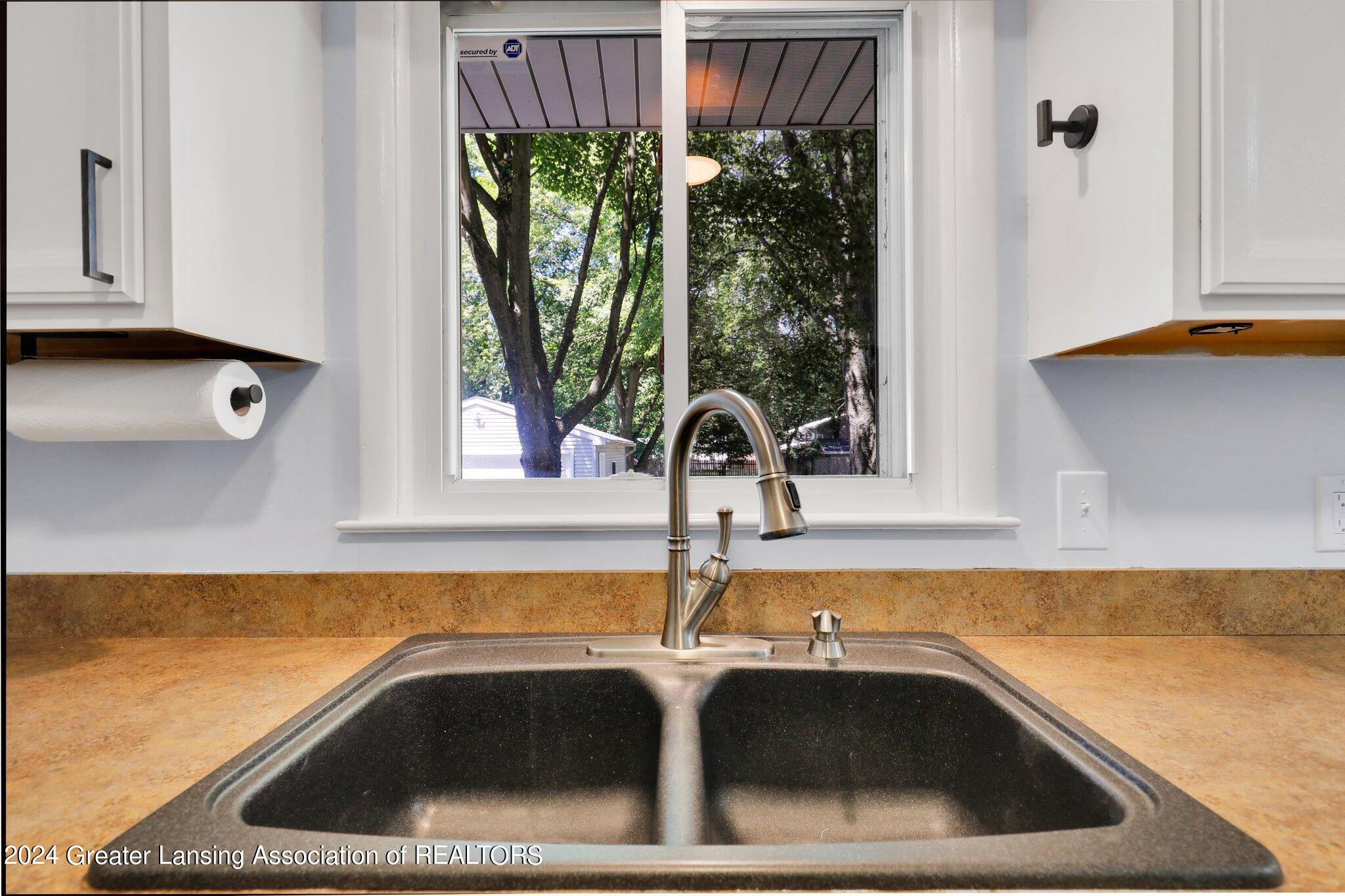 6426 Rosedale Road Lansing, MI 48911 - Photo 23 of 33 Kitchen