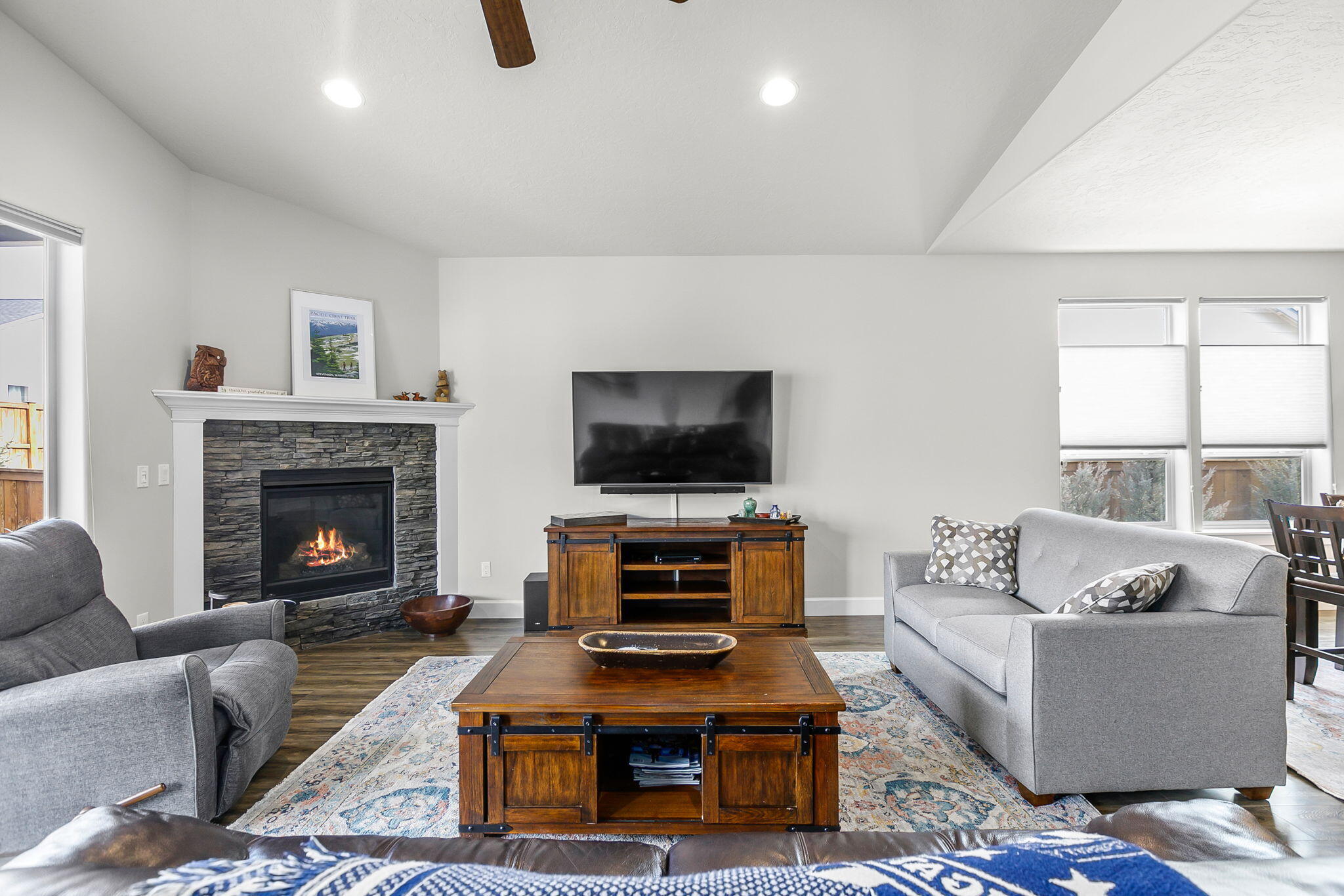 20820 Rorick Drive Bend, OR 97701 - Photo 4 of 25 2022_02_26_20820_rorick_dr-16