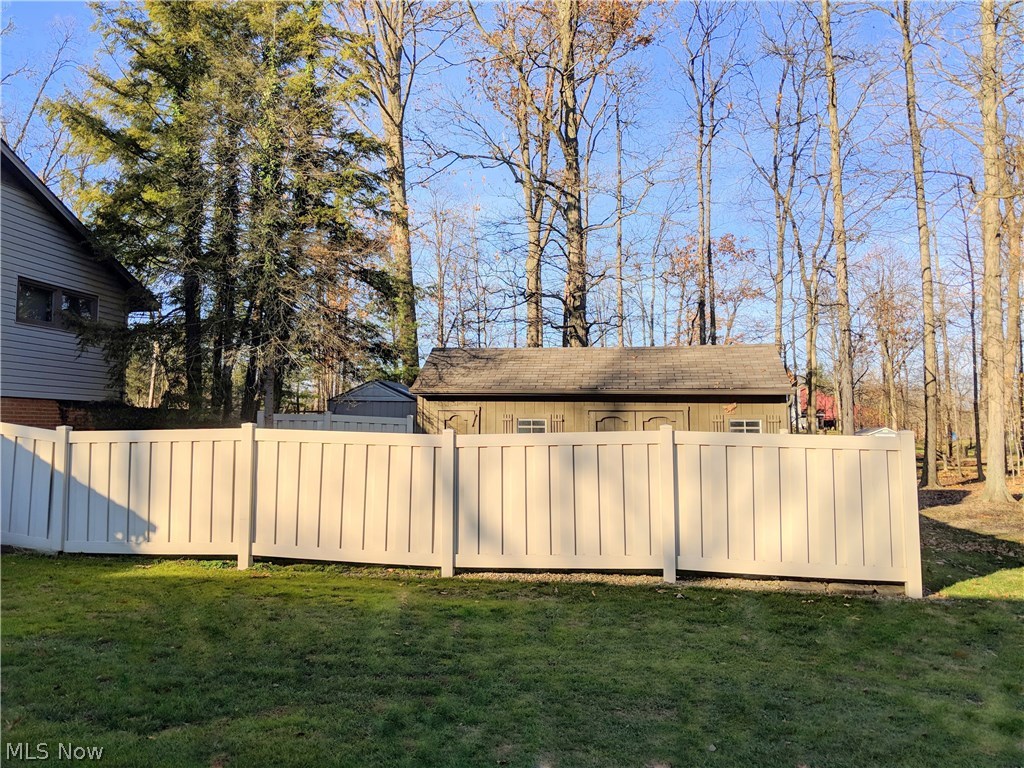19601 Howe Road Strongsville, OH 44136 - Photo 4 of 31