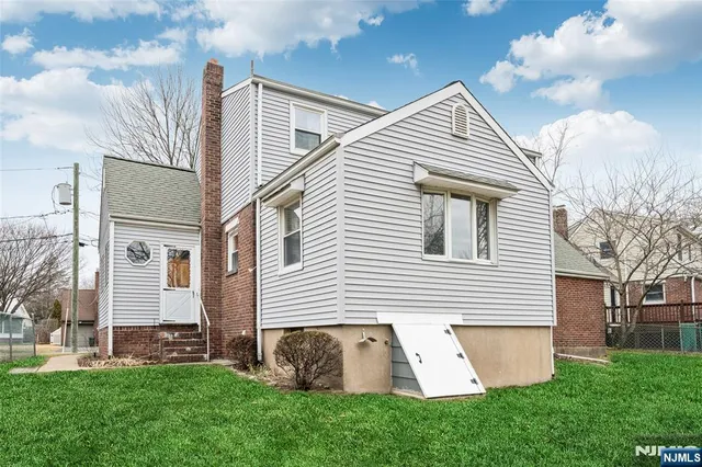 $589,000 | 27-10 Urban Place, Fair Lawn, NJ 07410