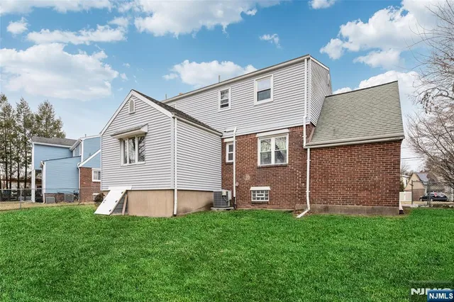 $589,000 | 27-10 Urban Place, Fair Lawn, NJ 07410