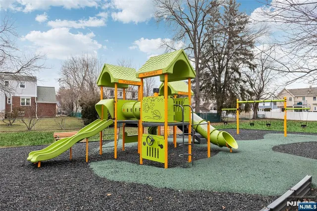 $589,000 | 27-10 Urban Place, Fair Lawn, NJ 07410