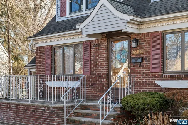 $589,000 | 27-10 Urban Place, Fair Lawn, NJ 07410