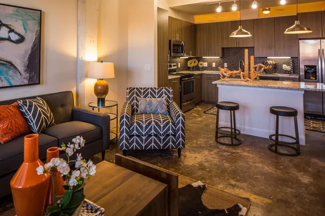 $2,499 | 801 West Vickery Boulevard, Unit 210, Fort Worth, TX 76104