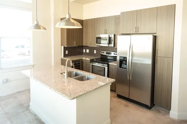 $2,499 | 801 West Vickery Boulevard, Unit 210, Fort Worth, TX 76104