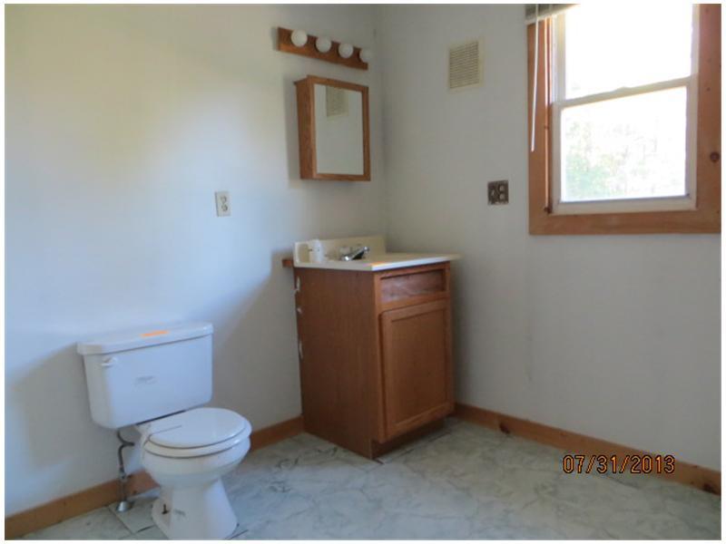 47 Hooper Sands Road South Berwick, ME 03908 - Photo 13 of 17 Bathroom. full bath above garage