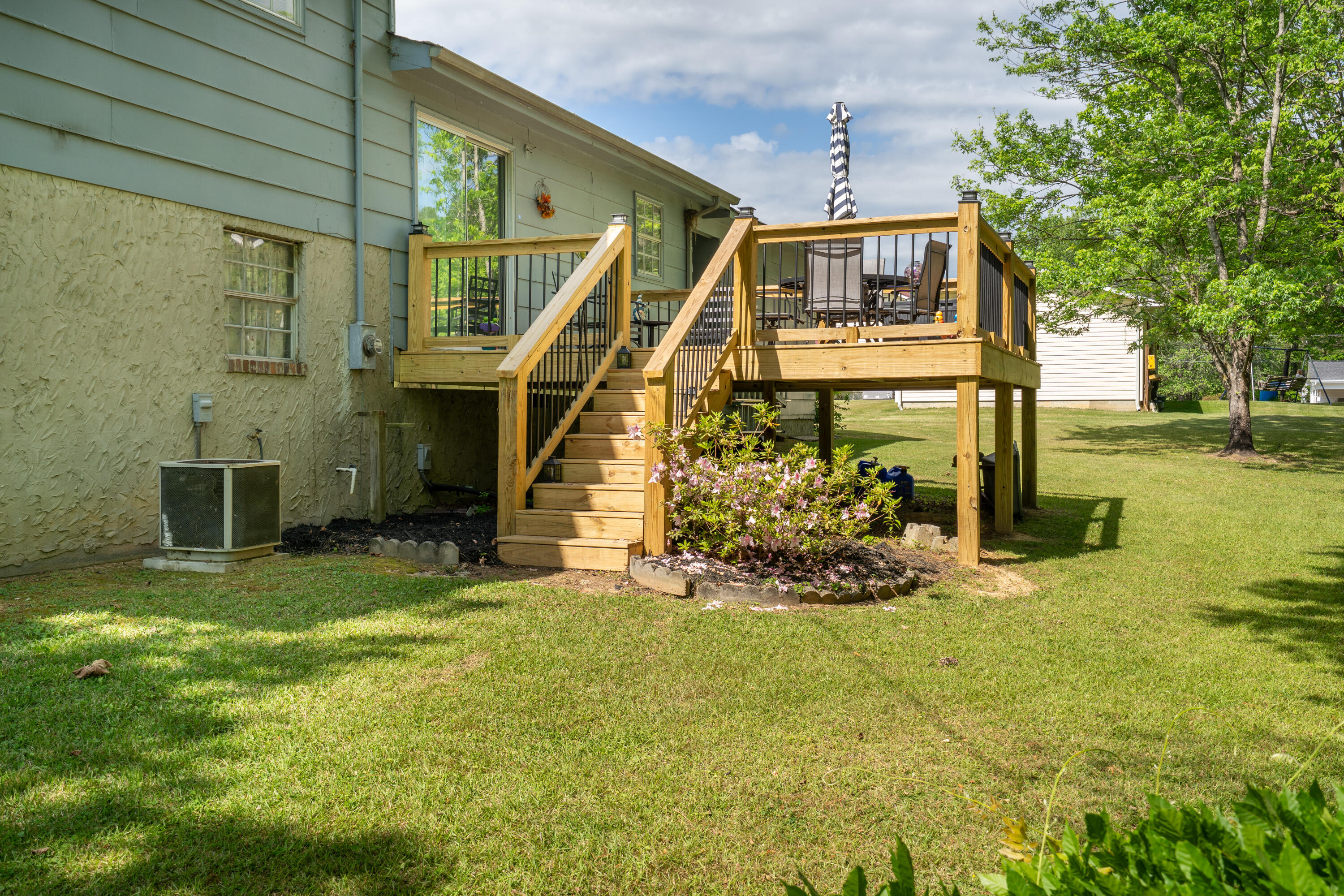 302 Johnson Street LaFayette, GA 30728 - Photo 8 of 35 Deck with stairs