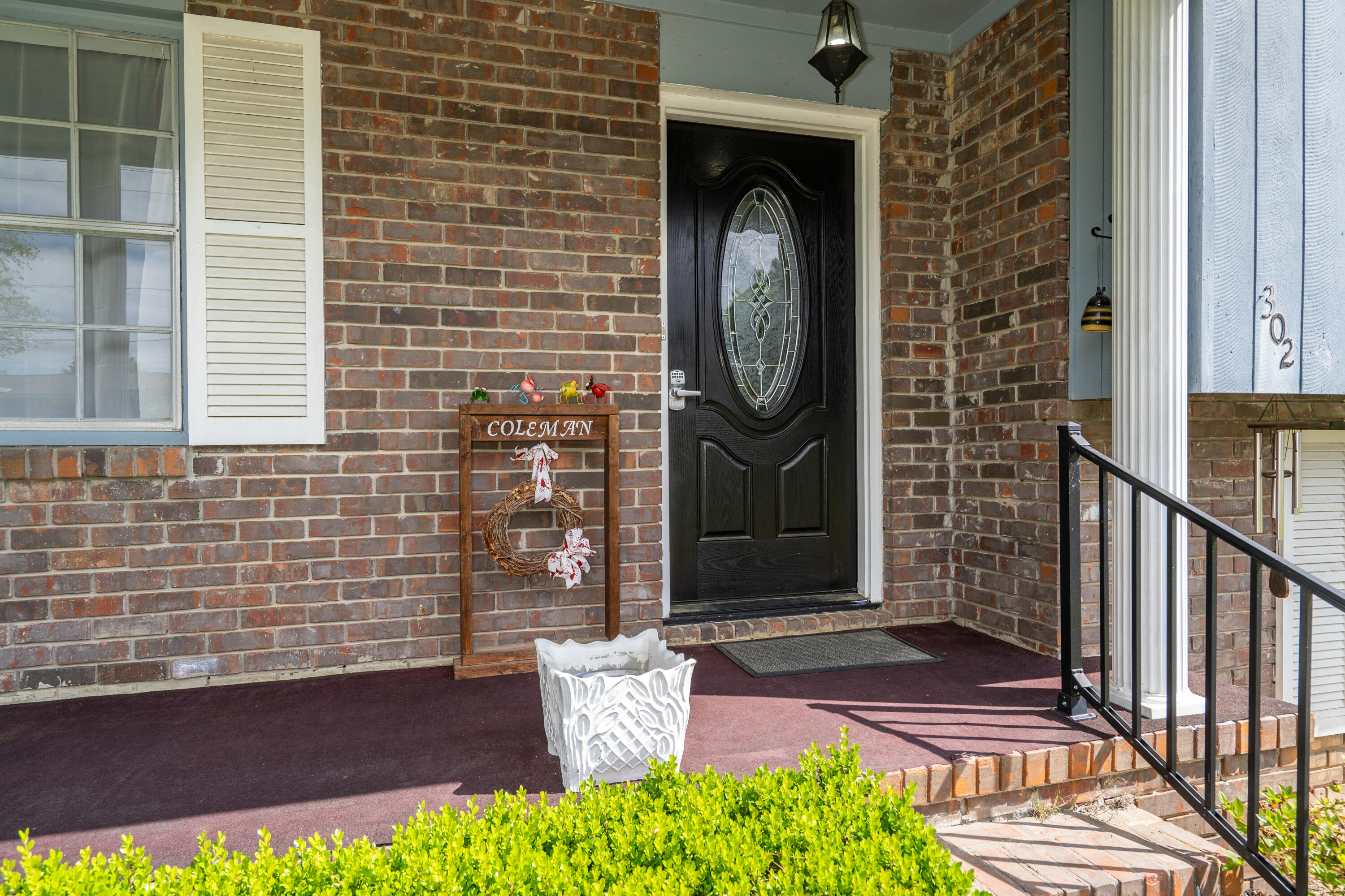 302 Johnson Street LaFayette, GA 30728 - Photo 10 of 35 Entry with covered porch