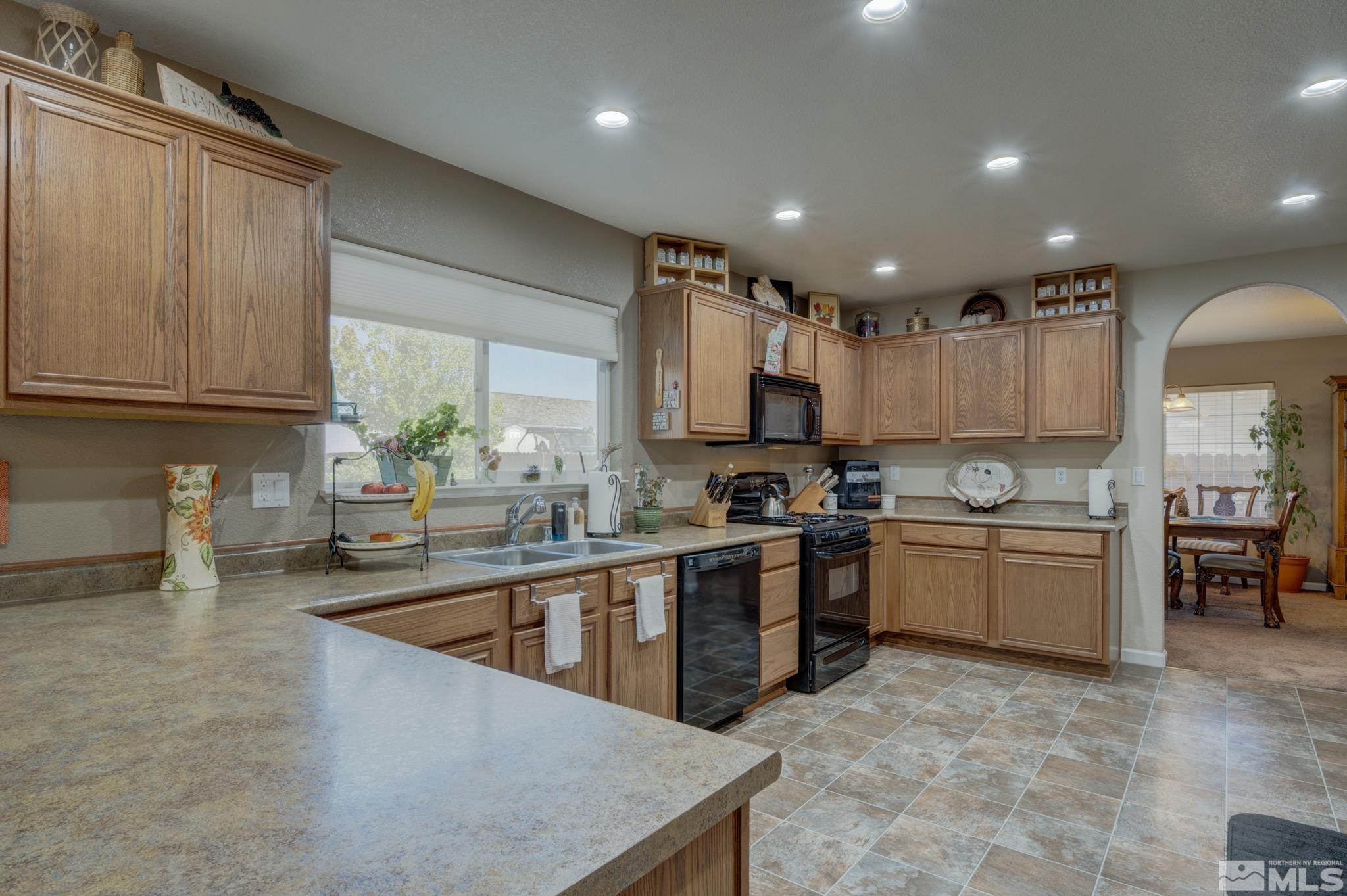 18335 Dustin Court Reno, NV 89508 - Photo 6 of 31 Photo 6