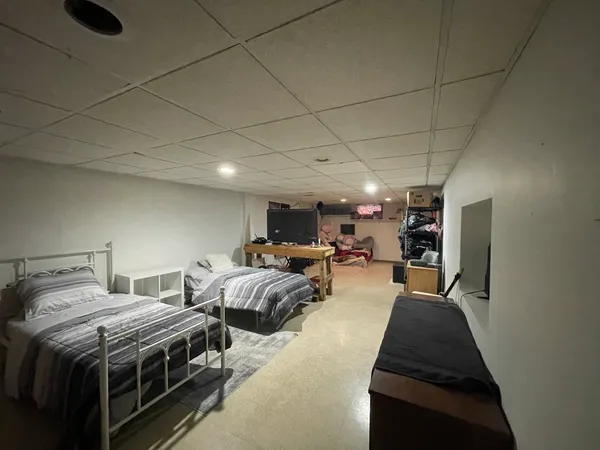 a bed room with two bed and a ceiling fan
