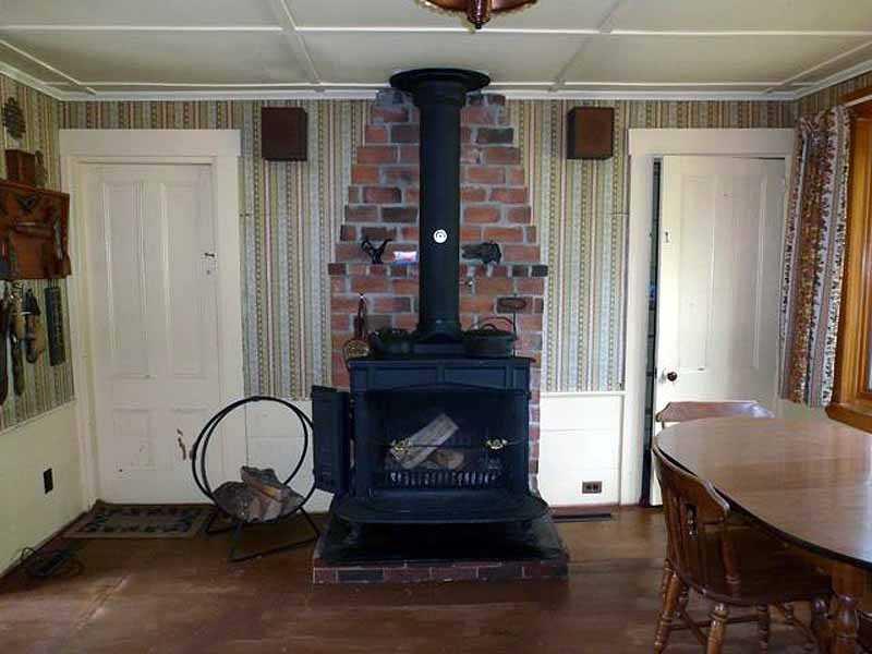 33 Fir Hollow Road Pemaquid, ME 04558 - Photo 7 of 35 Kitchen.