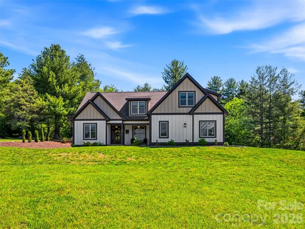 $932,900 | 158 Trellem Trail, Hendersonville, NC 28739