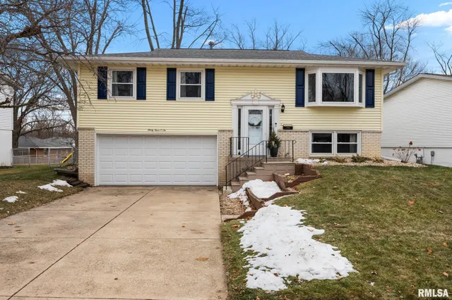 $249,900 | 3306 West Birkshire Drive, Peoria, IL 61614