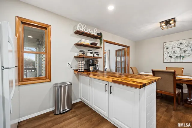 $249,900 | 3306 West Birkshire Drive, Peoria, IL 61614