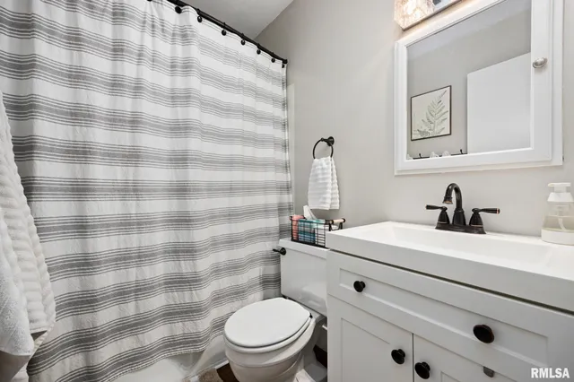 $249,900 | 3306 West Birkshire Drive, Peoria, IL 61614