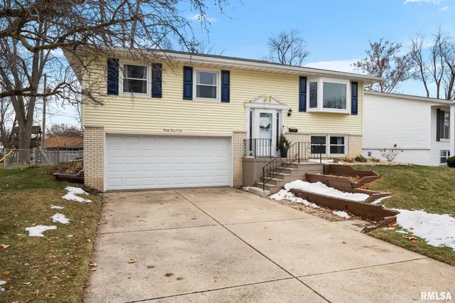 $249,900 | 3306 West Birkshire Drive, Peoria, IL 61614