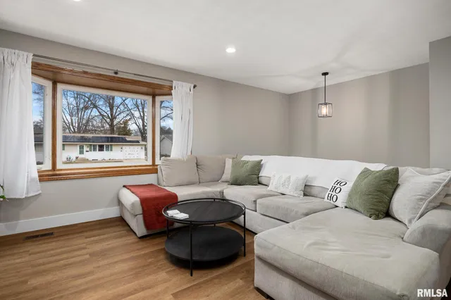 $249,900 | 3306 West Birkshire Drive, Peoria, IL 61614