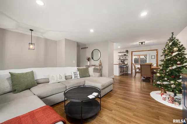 $249,900 | 3306 West Birkshire Drive, Peoria, IL 61614