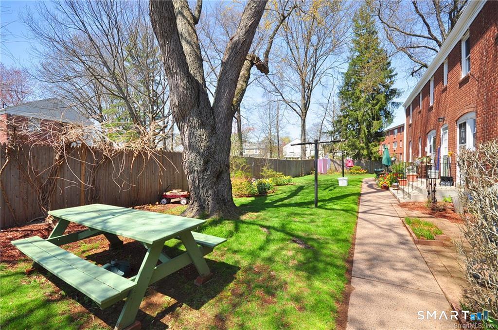 53 Robin Road, Unit B1 West Hartford, CT 06119 - Photo 15 of 17
