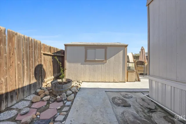 a view of a back yard of the house