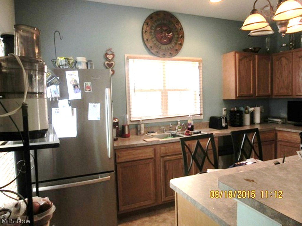 868 Royal Road Cleveland, OH 44110 - Photo 6 of 20 oak kitchen w/ island ans ss appls