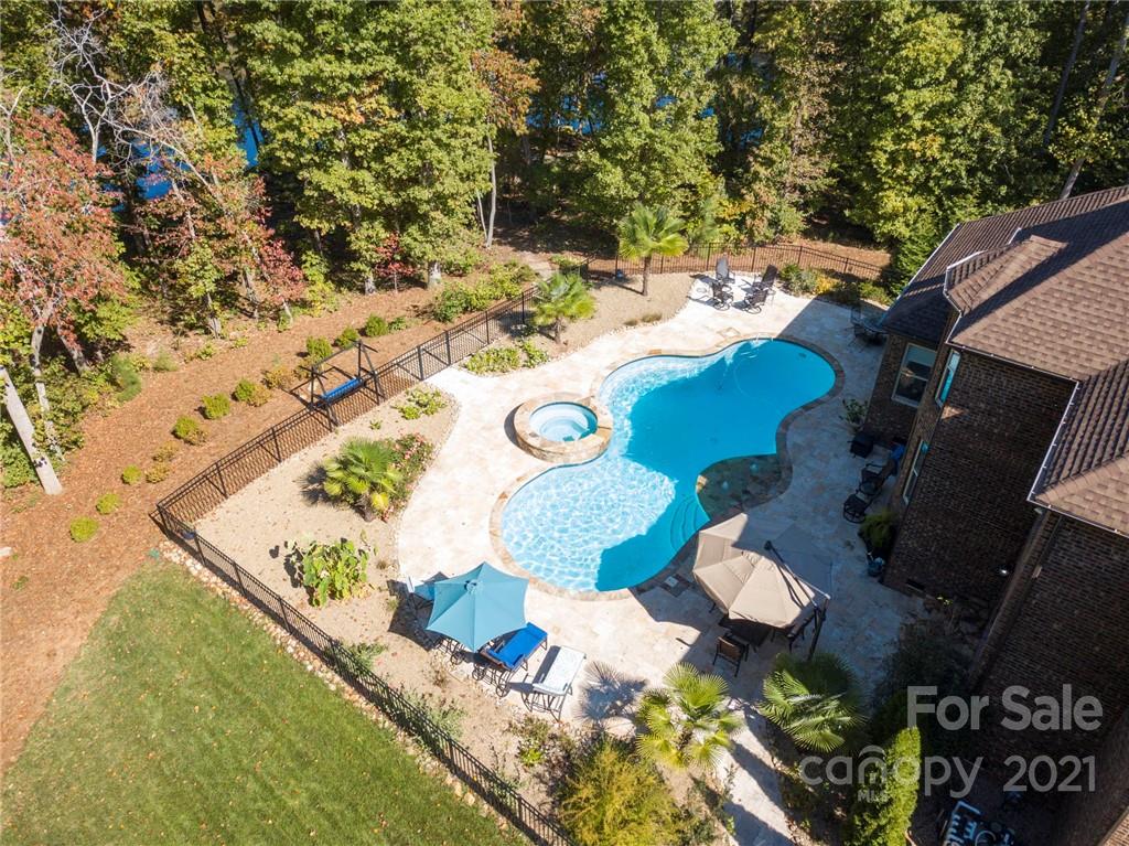 2130 Pondmeade Lane Matthews, NC 28104 - Photo 11 of 47 a picture of a table and chairs in the patio