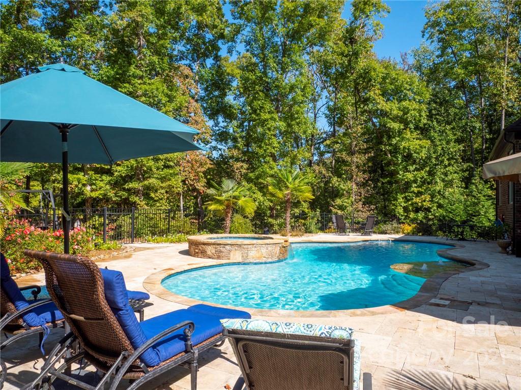 2130 Pondmeade Lane Matthews, NC 28104 - Photo 5 of 47