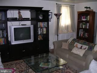 229 Shirley Road Upper Darby, PA 19082 - Photo 3 of 4
