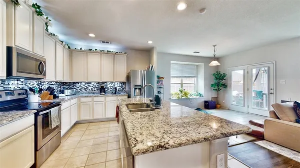 $2,350 | 3716 Harbour Mist Trail, Denton, TX 76208