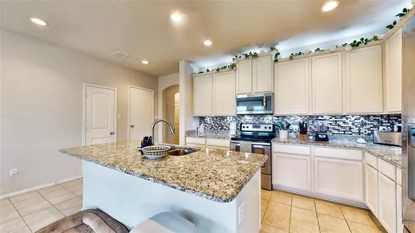 $2,350 | 3716 Harbour Mist Trail, Denton, TX 76208