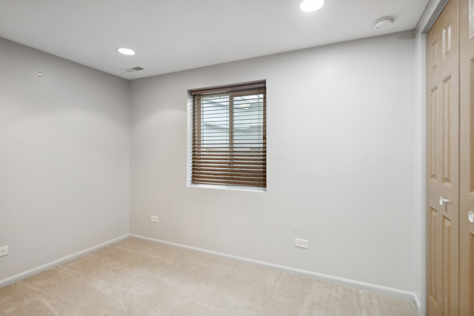 15216 South Clover Court Plainfield, IL 60544 - Photo 26 of 35 an empty room with a window