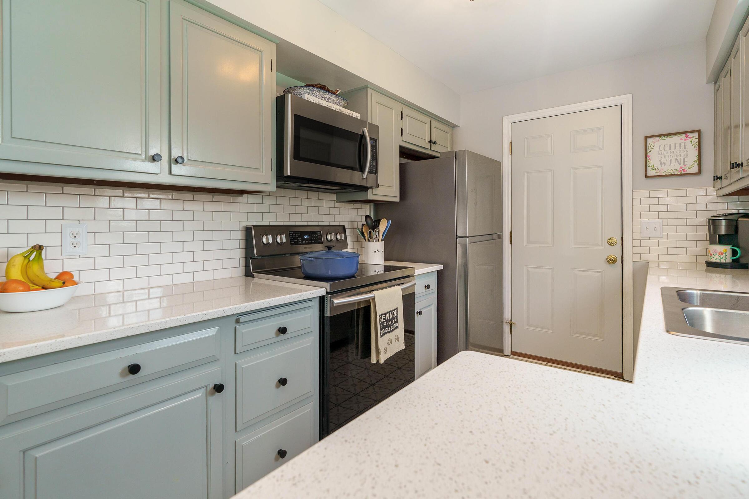 1437 Reymond Road Columbus, OH 43220 - Photo 12 of 37 Kitchen
