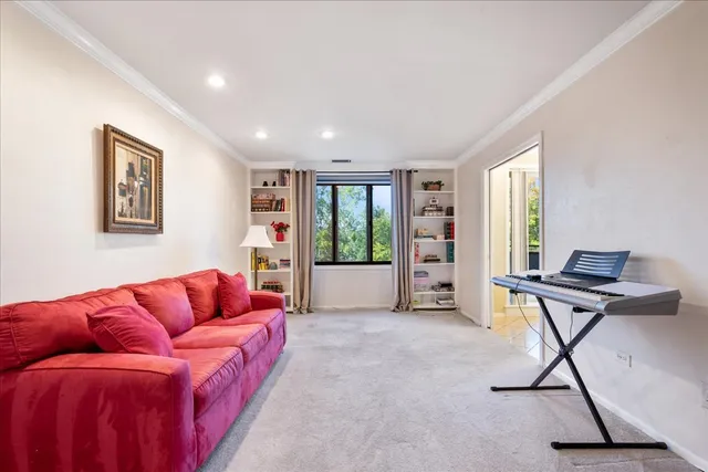 $249,900 | 6400 North Cicero Avenue, Unit 410, Lincolnwood, IL 60712