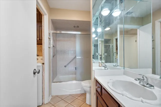 $249,900 | 6400 North Cicero Avenue, Unit 410, Lincolnwood, IL 60712