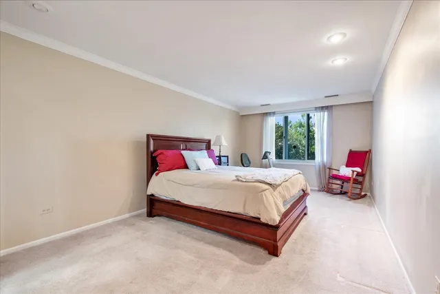 $249,900 | 6400 North Cicero Avenue, Unit 410, Lincolnwood, IL 60712