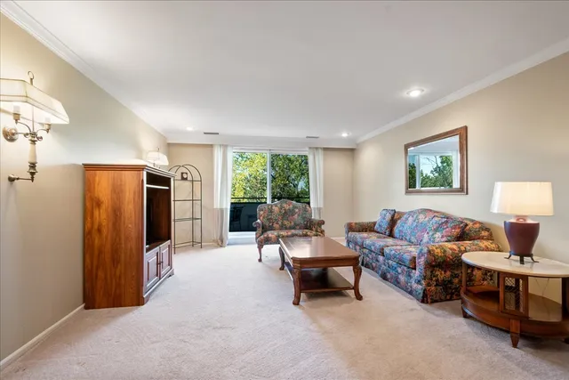 $249,900 | 6400 North Cicero Avenue, Unit 410, Lincolnwood, IL 60712