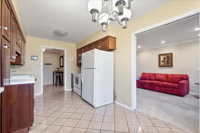 $249,900 | 6400 North Cicero Avenue, Unit 410, Lincolnwood, IL 60712