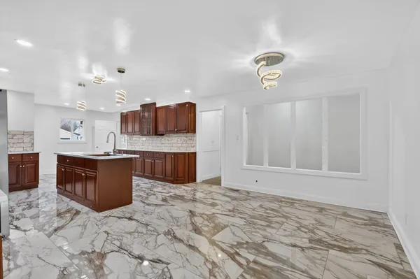 $250,000 | 3229 Blackstone Avenue, Rockford, IL 61101