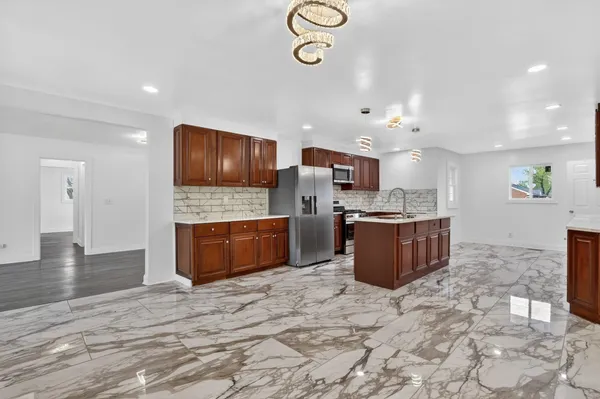 $250,000 | 3229 Blackstone Avenue, Rockford, IL 61101