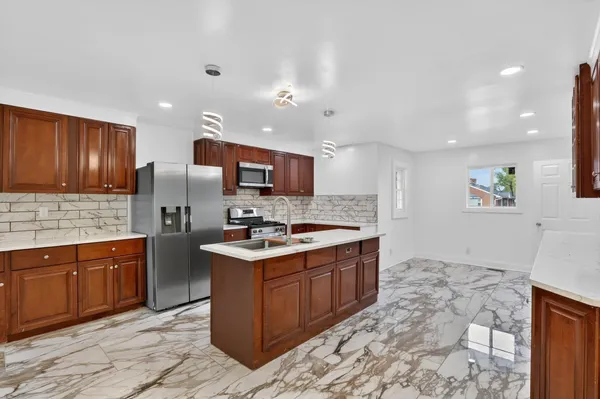 $250,000 | 3229 Blackstone Avenue, Rockford, IL 61101