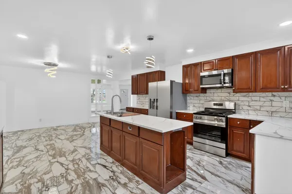 $250,000 | 3229 Blackstone Avenue, Rockford, IL 61101