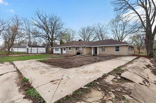 $250,000 | 3229 Blackstone Avenue, Rockford, IL 61101