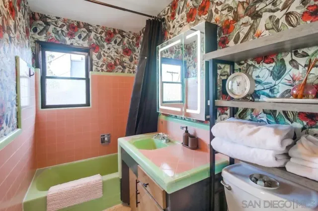 $2,000 | 5438 B Gilbert Drive, Unit B, San Diego, CA 92115